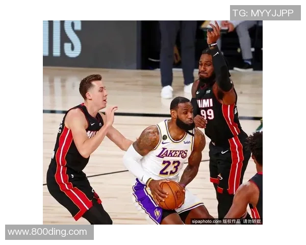 2020年NBA总决赛首场对决湖人与热火的精彩瞬间回顾与分析